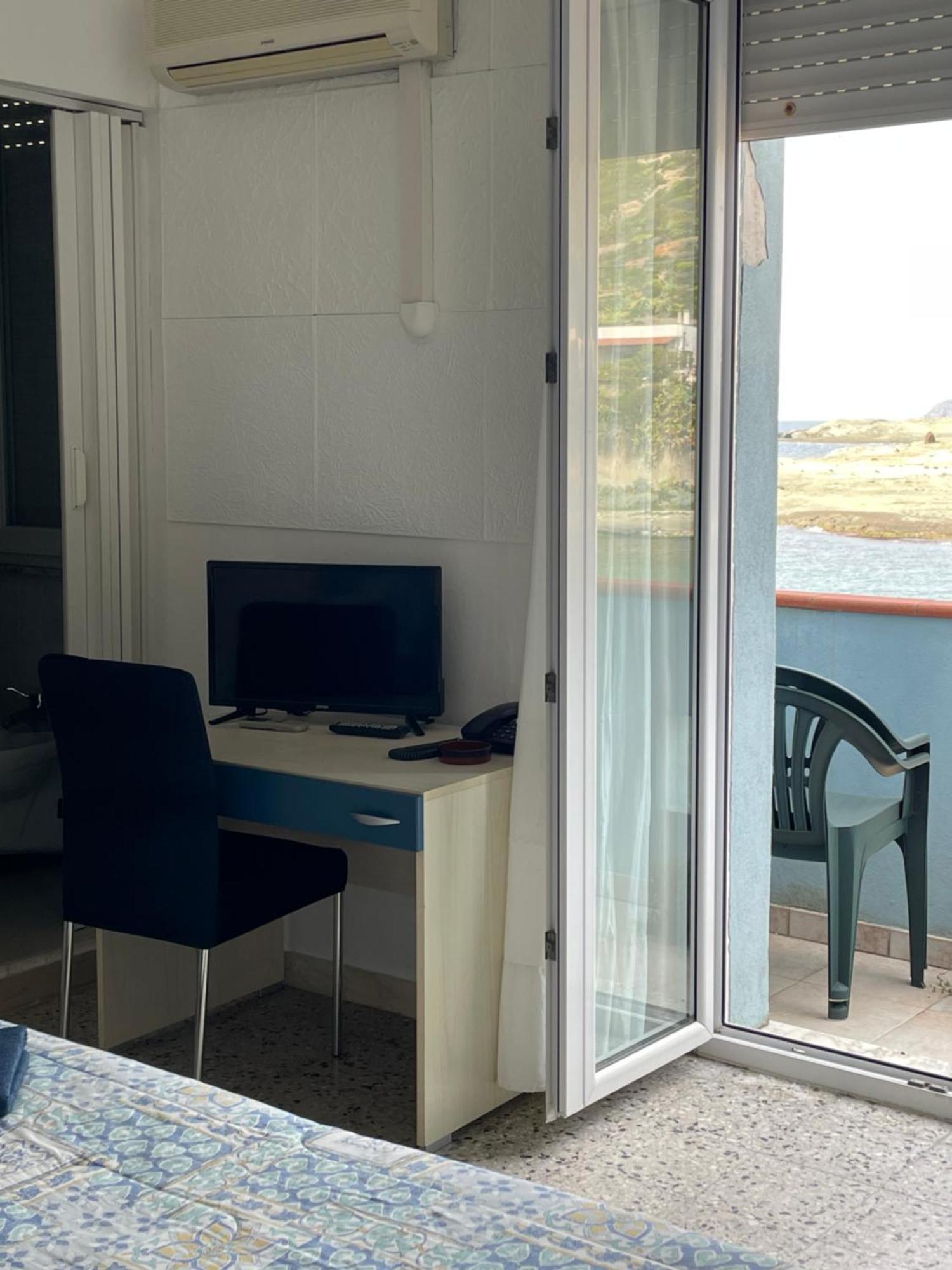 Hotel Miramare Bosa Marina Bagian luar foto