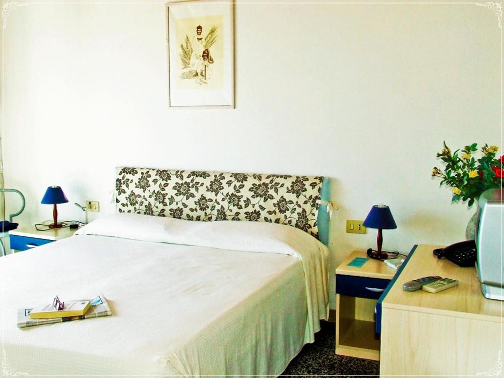 Hotel Miramare Bosa Marina Ruang foto